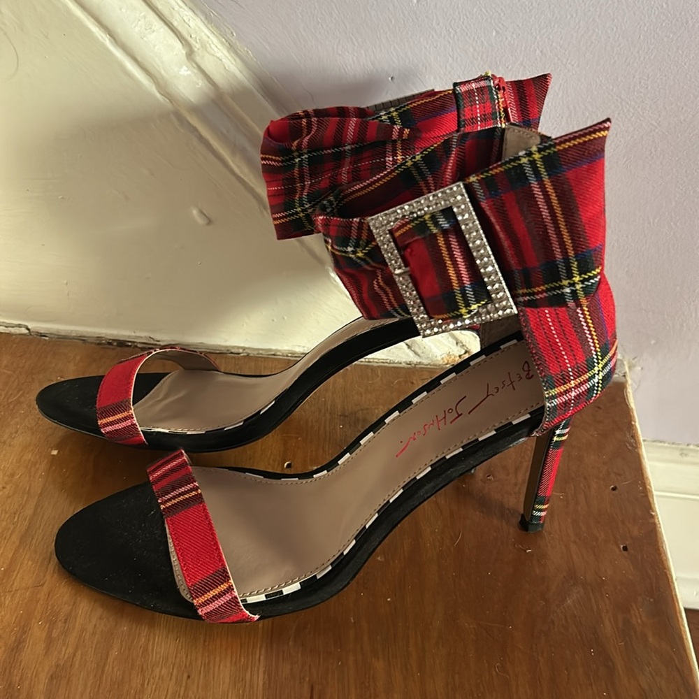 Betsey Johnson Sz 11 red plaid heels with rhinestone buckle - Picture 2 of 8